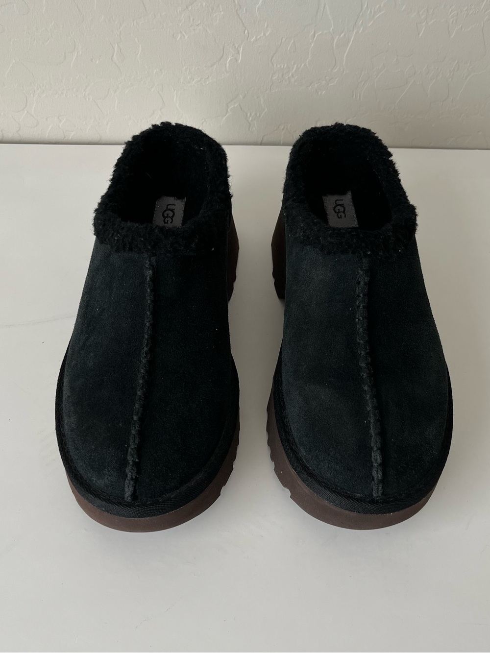UGG New Heights Platform Cozy Clog Slippers Black Shearling Lined Women’s 9 - Picture 3 of 9